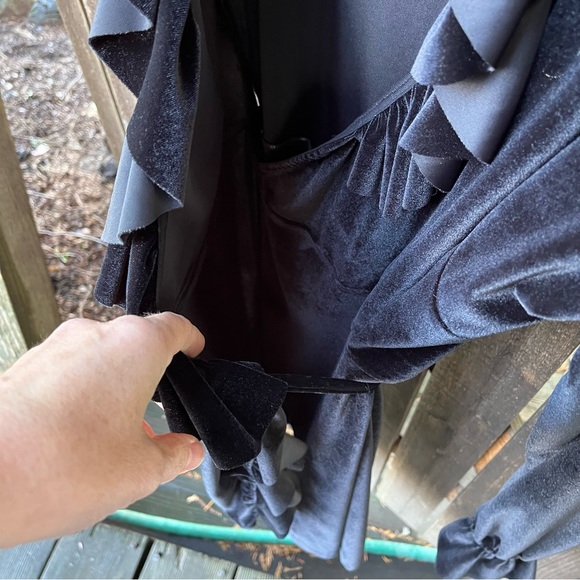 SukiSo Short Ruffle Black Velvet Wrap Dress Sz L - Picture 6 of 15